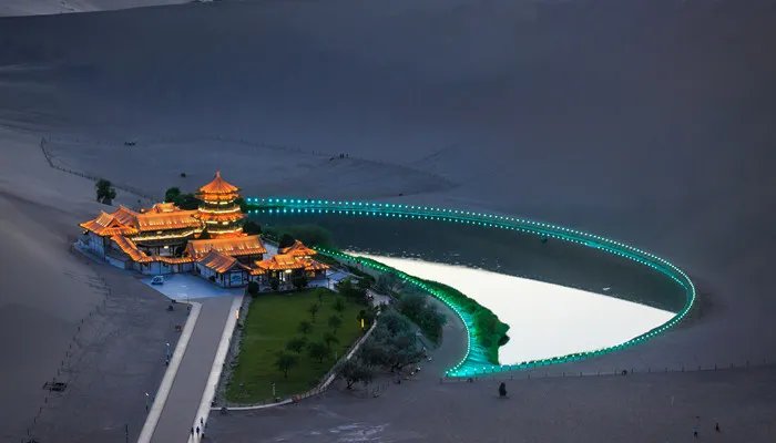 月牙泉位于甘肃省的哪个市 月牙泉位于哪里