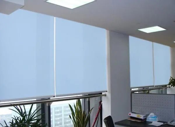 卷帘式窗帘怎么安装