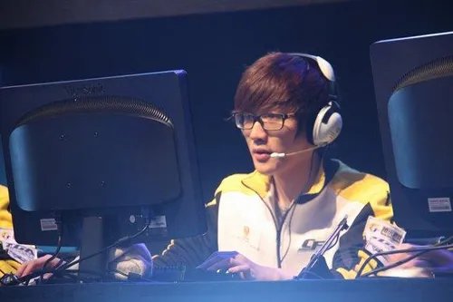 《NBA2K Online》公测火爆 各路大神街球大PK