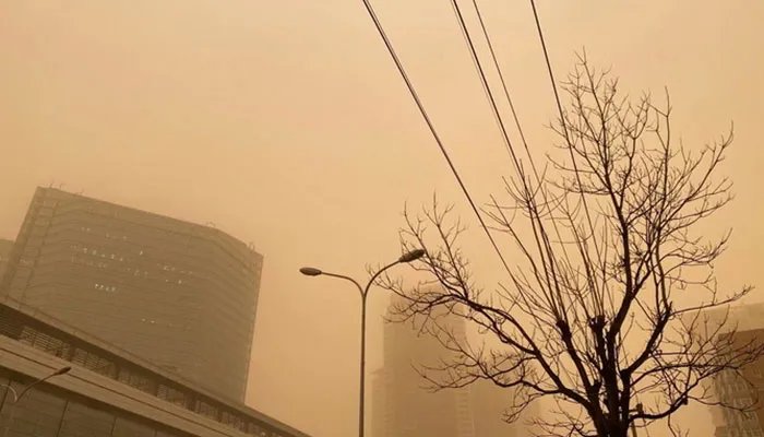 北京沙尘来临漫天橘黄色是怎么回事 北京沙尘来临漫天橘黄色是什么情况