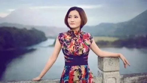 每当雪花纷纷飘落是哪首歌的歌词