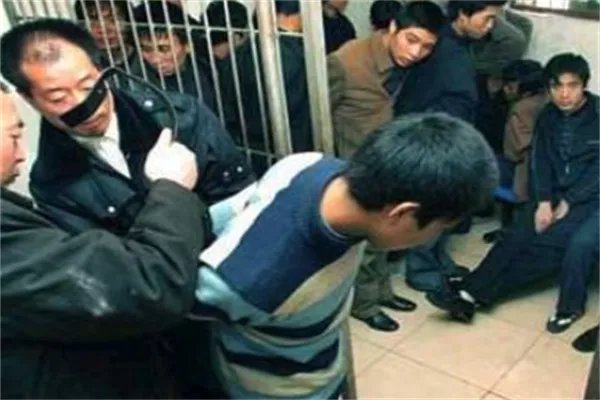 宿迁一嫌犯驾车撞警车逃逸被当场抓获，犯罪逃逸是否罪加一等？