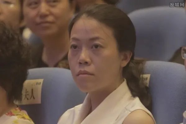 杨惠妍有几个孩子 杨惠妍老公背景大有来头