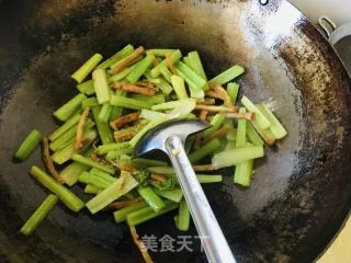 豆腐干炒芹菜