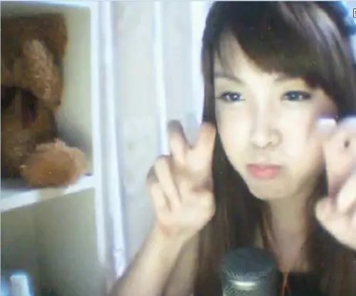 G1联赛线下决赛美女主持安蕾尔生活照