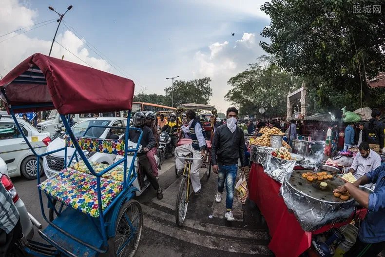印尼一军校近1300人新冠阳性 疫情形势严重