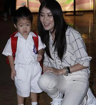陈慧琳小儿子近照曝光 体重已超3岁孩童