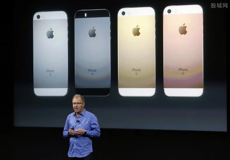 库克身家超10亿美元 成功跻身超级富豪俱乐部