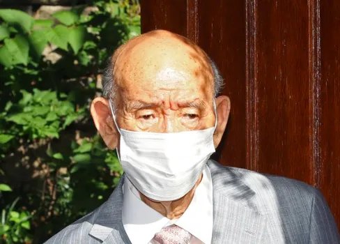 韩国90岁前总统出庭遭民众抗议是怎么回事？