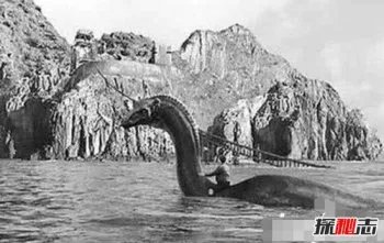 龙吸水真龙现身视频太恐怖 青海湖视频里的龙是真的吗