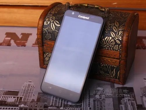 四核大屏高电 市售高热度全能型强机荐