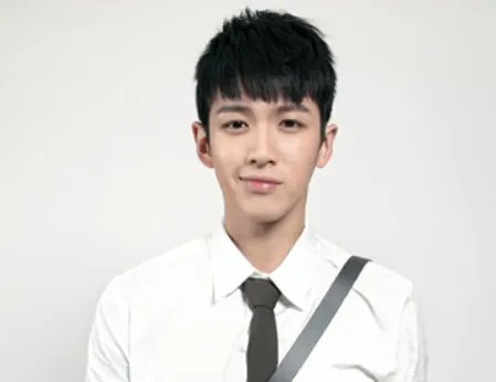 柯震东小时代发型剧照曝光 与萧亚轩分手始末大揭秘