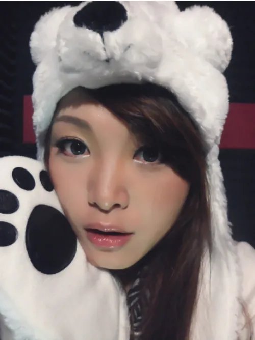 G1联赛线下决赛美女主持安蕾尔生活照