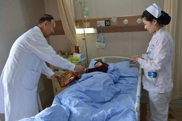 三地疫情遇到同一问题,为何大连疫情会迅速得到控制?