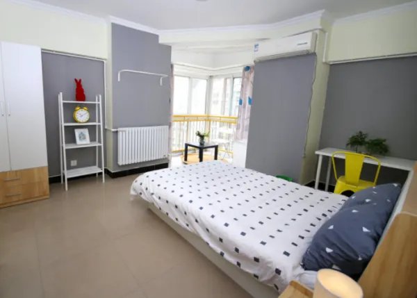 广东一女生合租房洗澡发现暗藏摄像头,安装摄像头的人究竟为何这么做?