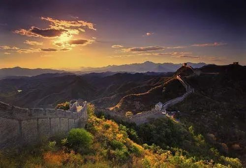 2外籍游客违禁翻越北京慕田峪长城，最终得到了什么处罚？