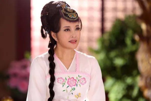 03年与刘晓庆结婚的第三任老公阿峰,究竟是何来历?