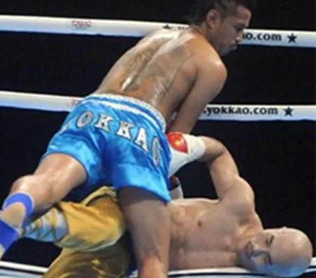 武林风最新一期一龙遭泰拳王暴揍 武僧一龙被ko原因大揭秘