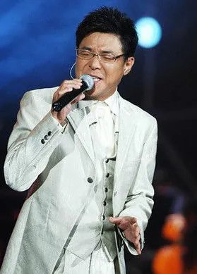 “你的眼,怎会看见我心碎。是什么歌曲的歌词