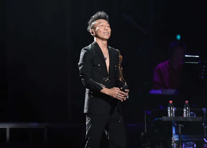 陈羽凡白百合离婚了还隐藏着，离婚了还隐藏是还想复合吗？