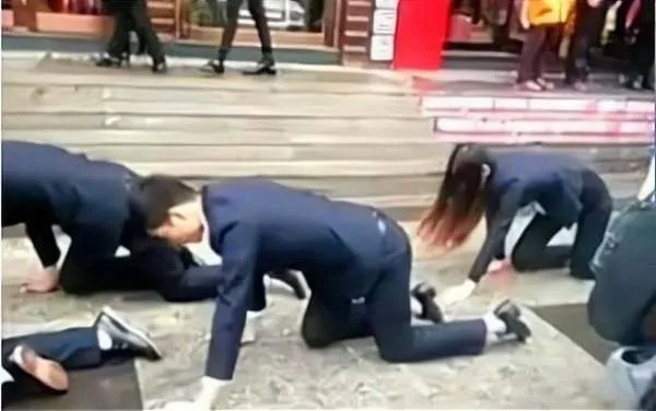 培训会员工跪地自扇耳光,这种“培训”你怎么看?