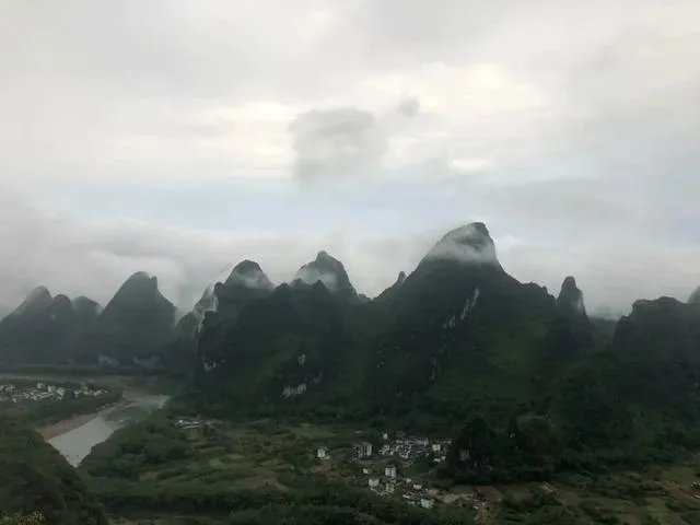 桂林阳朔一日游最佳路线（桂林阳朔三日游攻略）