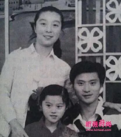 范冰冰家族照曝光:个个相貌出众最美竟是她(图)
