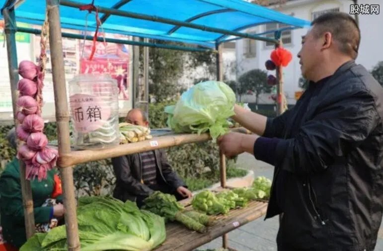 成都乡下现无人菜摊 开设50天来从未少收一分钱