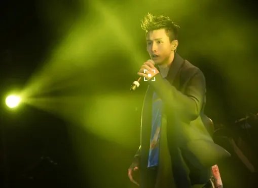 喜爱夜蒲陈柏宇纹身遭网友质疑 自己不认为有损形象