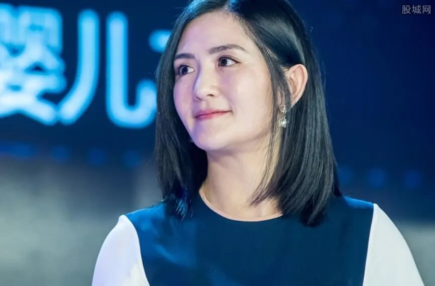 谢娜掐脖子是怎么回事 节目中竟掐黄磊女儿脖子