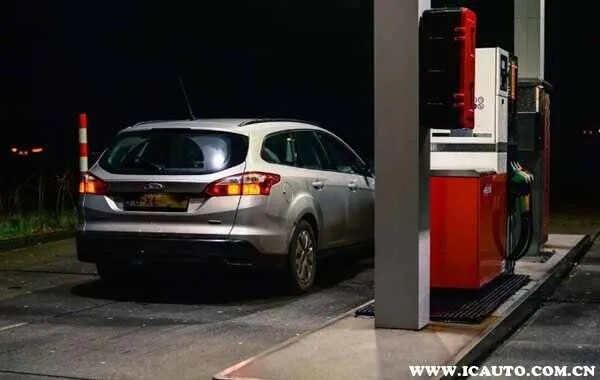 2.0排量油耗一公里多少钱?2.0排量油耗多少正常