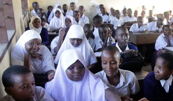 上海一名初中生发现教科书用图有误,如何评价这名学生?