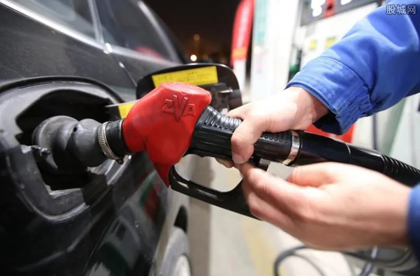 油价下周一或迎年内第四次下调 幅度在100元/吨