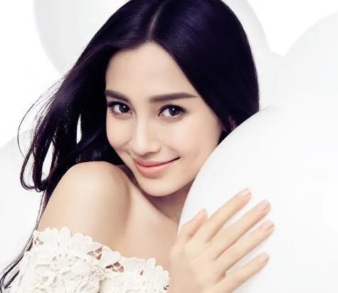 baby撞脸黄晓明是真的吗 迪士尼乐园是两人爱情的见证