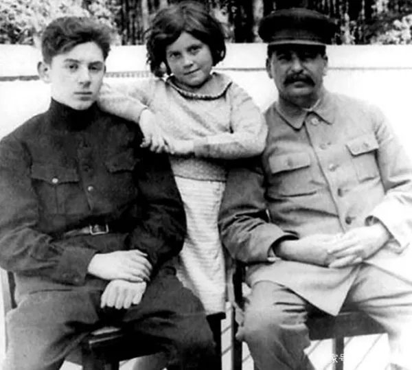斯大林的女儿定居美国，她为何毕生都不愿回苏联？