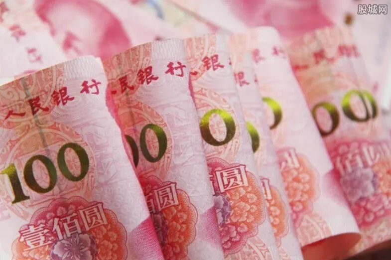 取款漏拿万元现金 真相让人哭笑不得