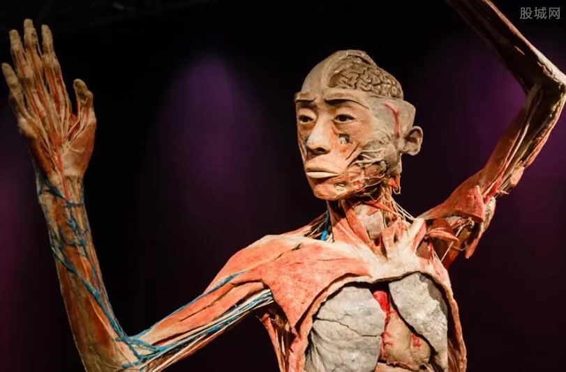 照片中惊现女幽灵 事件真相更是吓尿网友