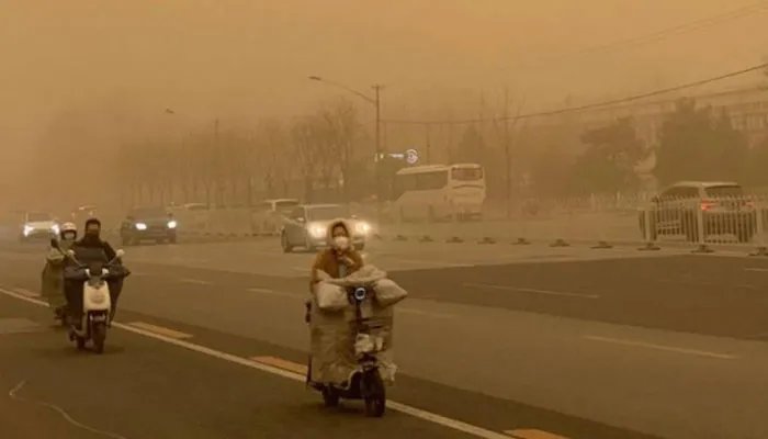 北京沙尘来临漫天橘黄色是怎么回事 北京沙尘来临漫天橘黄色是什么情况