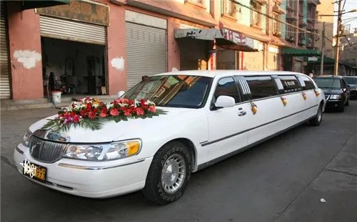 林肯加长婚车出租价格2017 加长林肯租一天要多少钱