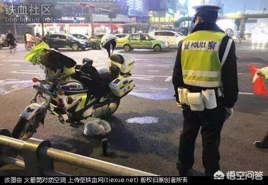 如何看待成都街头流浪小狗求助辅警，守候路边等他下班，最终被收养？