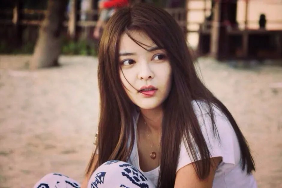 冯冠华整容了吗?冯冠华强大背景资料介绍