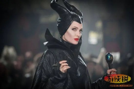 凸显惊艳魅惑气息 盘点25部电影中的烈焰红唇