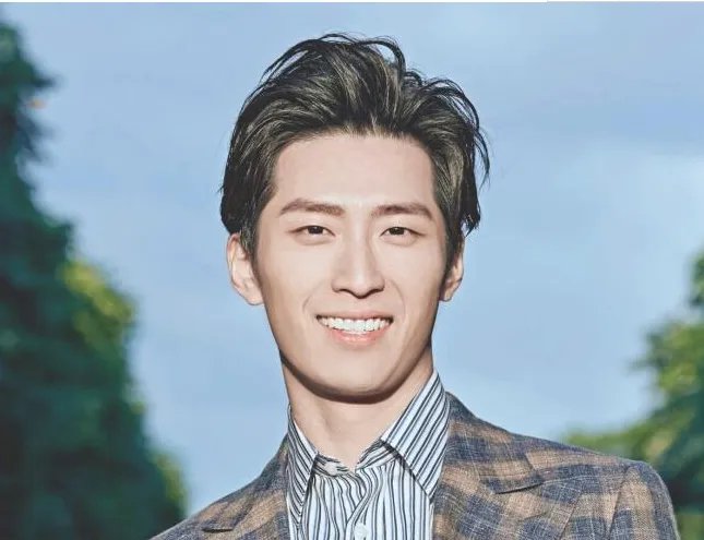 窦骁否认已与何超莲结婚，你希望他们两个人结婚吗？