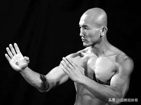 大战一龙，刘二狗惨遭对手两次KO，赛后哭着道歉。对此你怎么看？