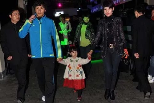 李玮峰妻子大揭秘 母亲不满意大学生女友