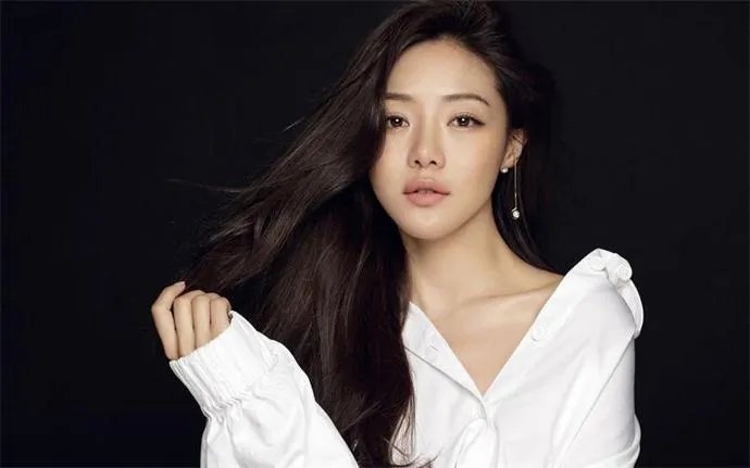 邓家佳整容前后照片 爱美之心人皆有之