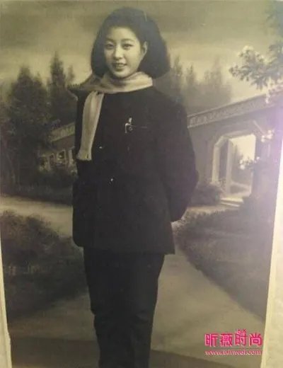 范冰冰家族照曝光:个个相貌出众最美竟是她(图)