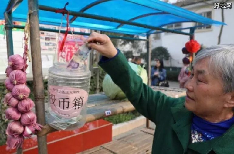 成都乡下现无人菜摊 开设50天来从未少收一分钱