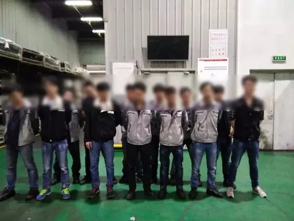 工厂员工拒加班被集体罚站有人当场晕倒是怎么回事？