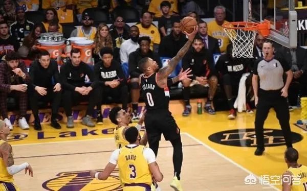 48分10助攻9篮板,利拉德攻陷斯台普斯致敬科比,为什么说他在最近创造了很多记录呢?